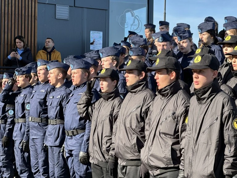 Uczą szacunku do munduru. Ślubowanie w Zespole Szkół CKU w Koninie