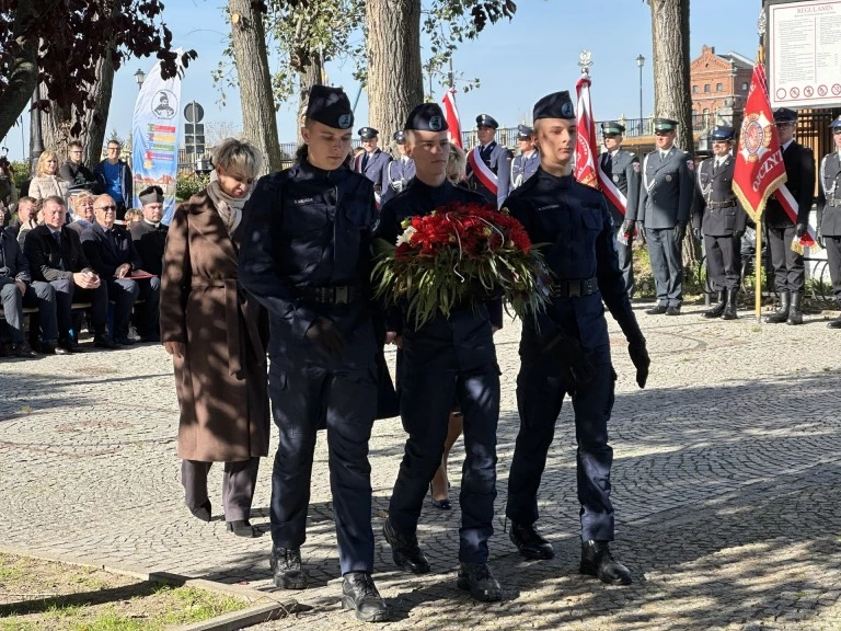 Uczą szacunku do munduru. Ślubowanie w Zespole Szkół CKU w Koninie