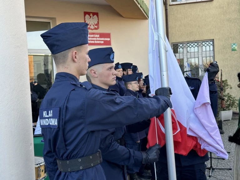 Uczą szacunku do munduru. Ślubowanie w Zespole Szkół CKU w Koninie