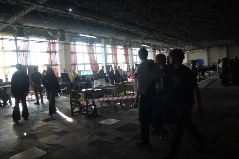 RAW Party „k0nwART”. Moda, performance i rękodzieło w postindustrialnej hali