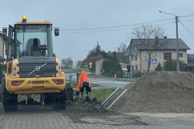 Inwestycje w gminie Grodziec. Nowa droga i remont chodnika