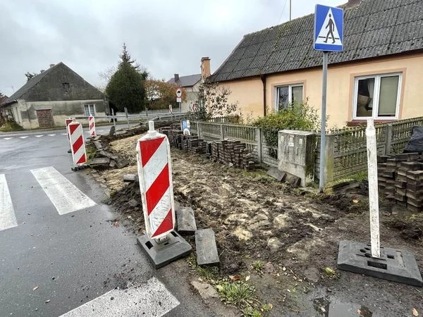 Inwestycje w gminie Grodziec. Nowa droga i remont chodnika