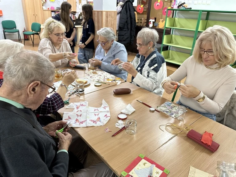 Międzypokoleniowe spotkania w szkole. Warsztaty dla seniorów