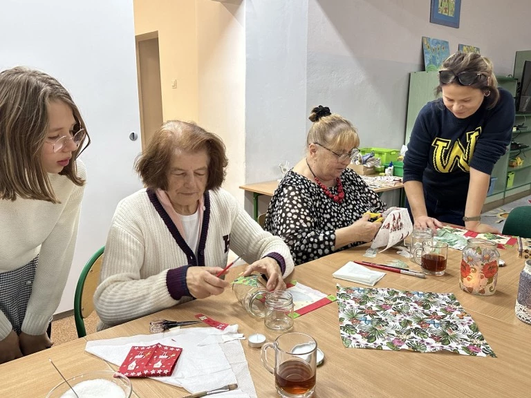 Międzypokoleniowe spotkania w szkole. Warsztaty dla seniorów