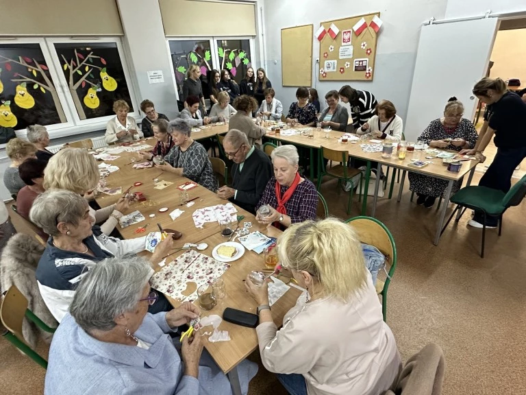 Międzypokoleniowe spotkania w szkole. Warsztaty dla seniorów