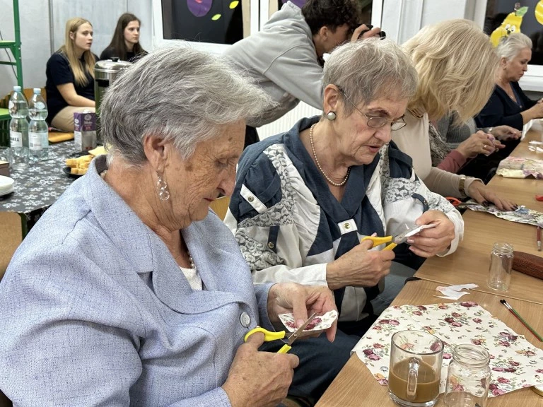 Międzypokoleniowe spotkania w szkole. Warsztaty dla seniorów