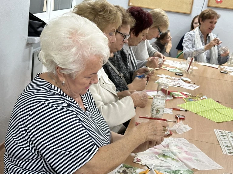 Międzypokoleniowe spotkania w szkole. Warsztaty dla seniorów