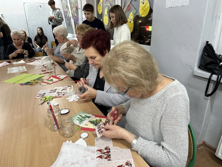 Międzypokoleniowe spotkania w szkole. Warsztaty dla seniorów