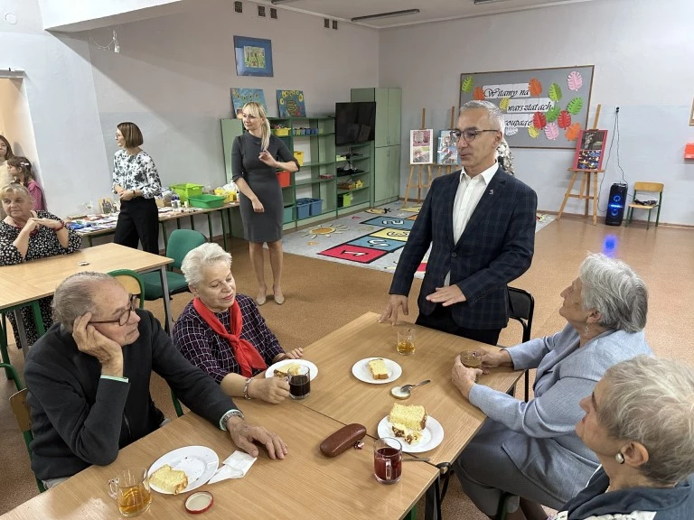 Międzypokoleniowe spotkania w szkole. Warsztaty dla seniorów