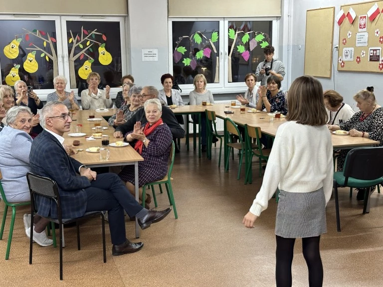 Międzypokoleniowe spotkania w szkole. Warsztaty dla seniorów