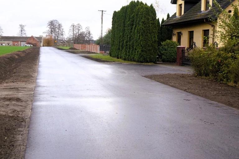 Zakończono przebudowę drogi w miejscowości Lądek