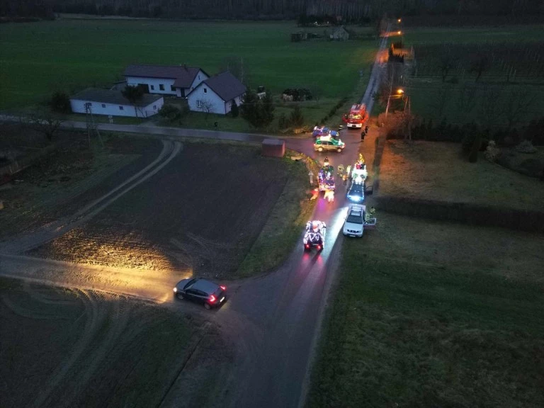 Lubstów świętuje. Mikołaj rozdawał prezenty, a dzieci przystroiły choinkę