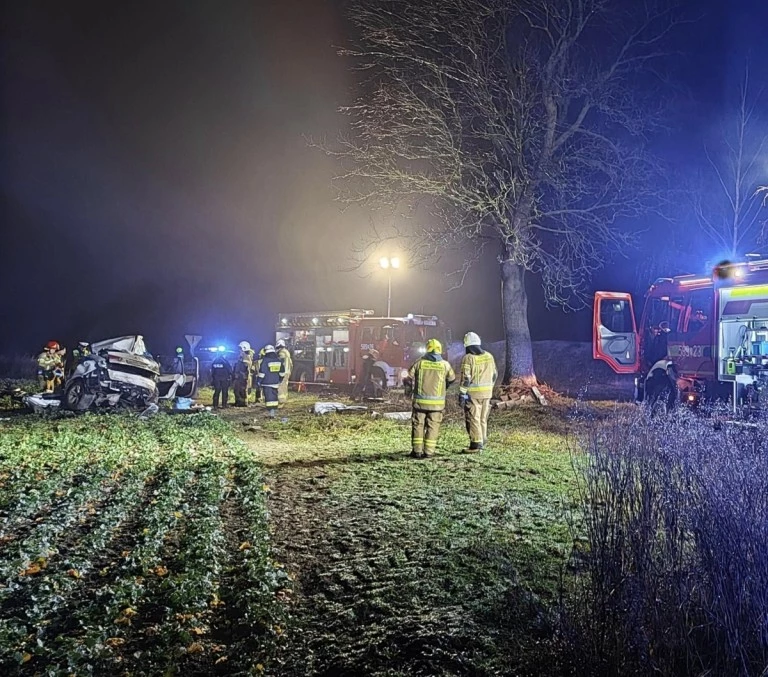 Śmiertelny wypadek w powiecie słupeckim. Cztery osoby ranne