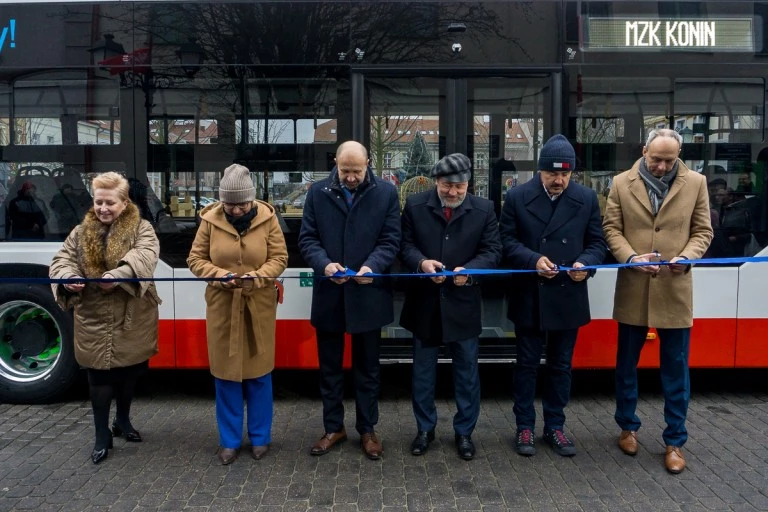 Trzy nowe autobusy na ulicach Konina. Wszystkie jeżdżą na wodór