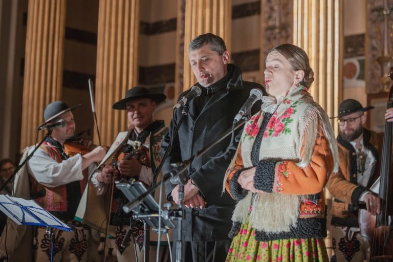 Rodzinne kolędowanie w Licheniu – tradycyjne kolędy i pastorałki góralskie