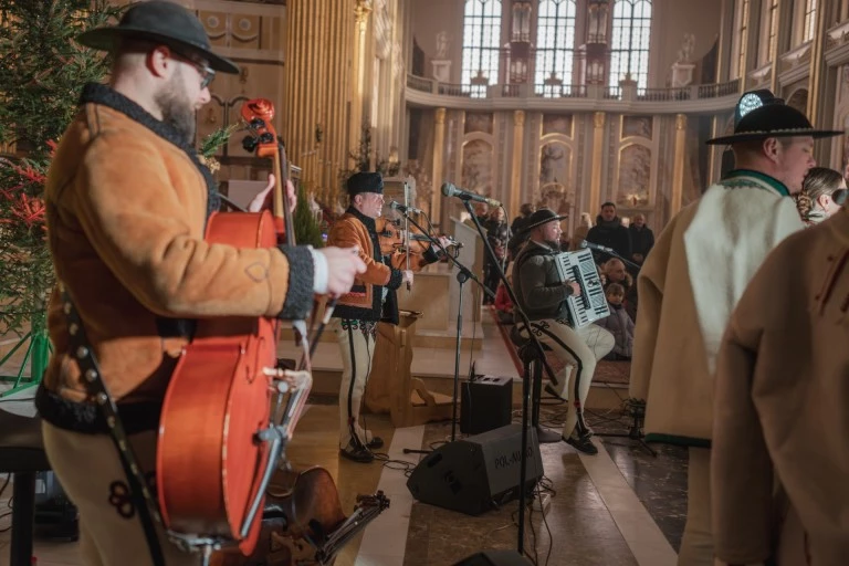 Rodzinne kolędowanie w Licheniu – tradycyjne kolędy i pastorałki góralskie