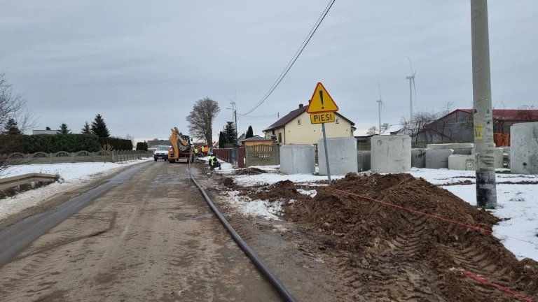 Kazimierz Biskupi. W Komorowie będzie kanalizacja. Prace do końca maja