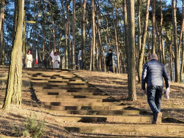 Ruszyli śladami powstania styczniowego. Na trasie spotkali… kosynierów