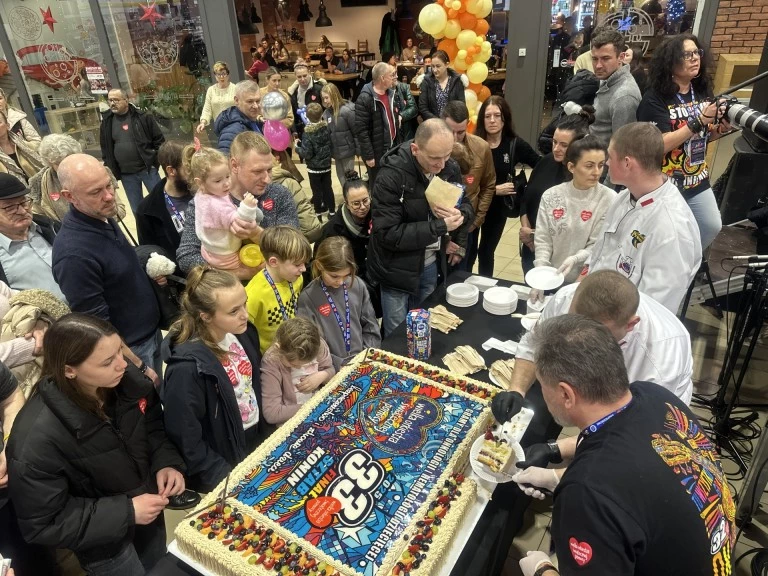 Autobus LEGO hitem licytacji WOŚP. Na deser był gigantyczny tort