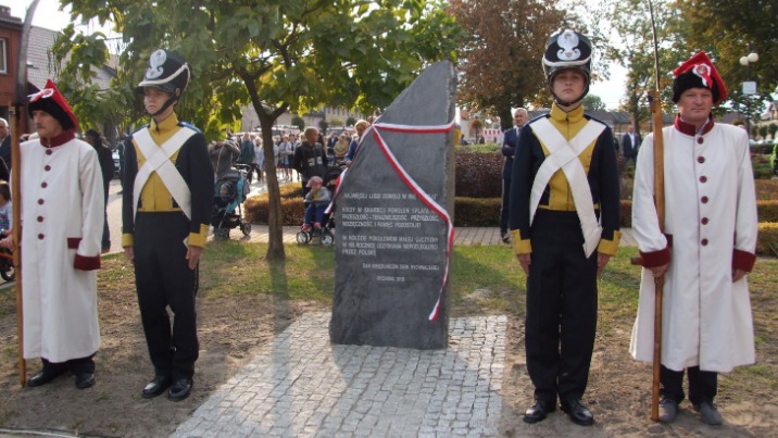 Rychwał. Odsłonili obelisk na 100-lecie odzyskania niepodległości