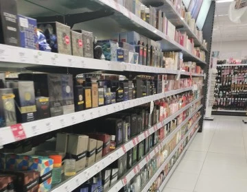 Kradzież markowych perfum w Koninie. 27-latka z Kalisza zatrzymana