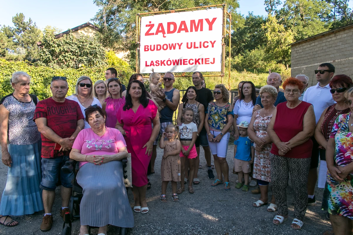 Laskówiec. Mają dość. Od kilkudziesięciu lat walczą o budowę ulicy