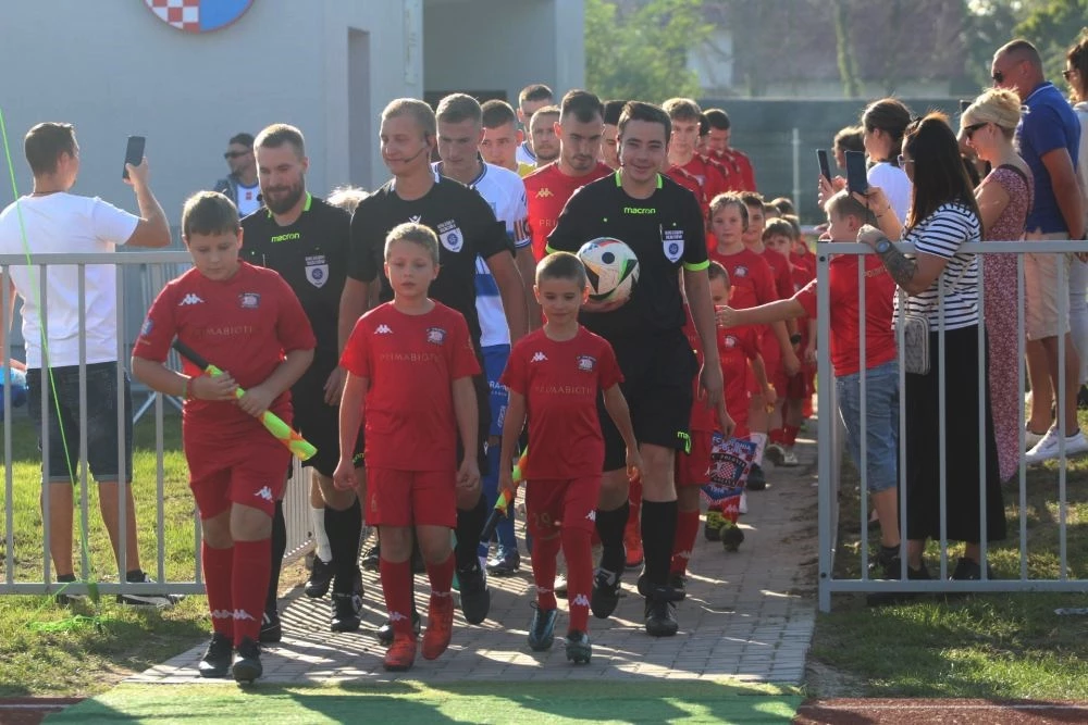 Solidne wygrane LKS-u Ślesin i Polonii Golina