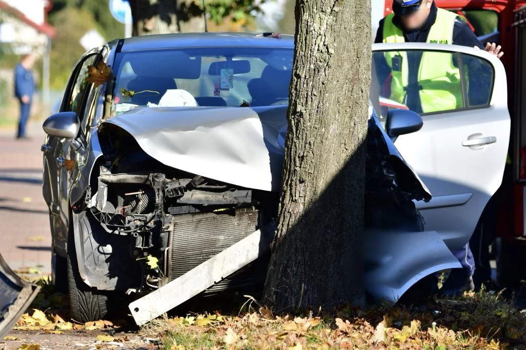 Wypadek w Golinie. Dwie osoby w szpitalu. Sprawca uciekł z miejsca zdarzenia