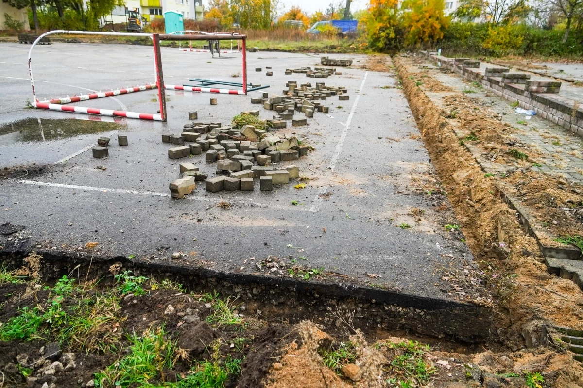 Ruszyła przebudowa boisk przy III LO. Będą gotowe w przyszłym roku