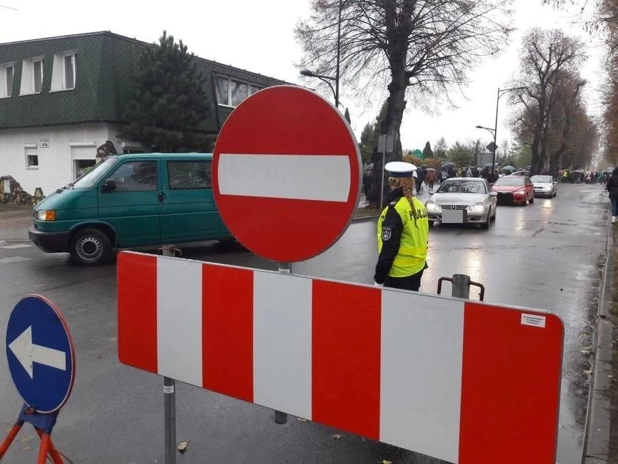 Wszystkich Świętych na drogach w Koninie. Podziękowania dla kierowców i policji