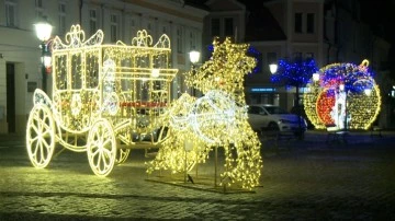 Iluminacje wrócą na ulice Konina. Zobacz, gdzie będzie można podziwiać dekoracje!