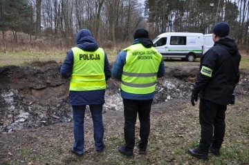 Nielegalna utylizacja części samochodowych. Prokuratura w Koninie wszczyna śledztwo