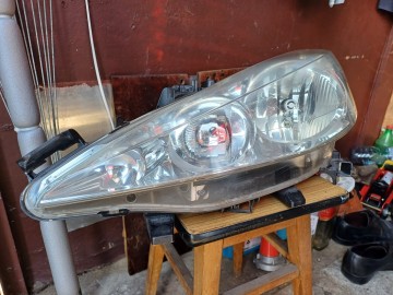 Sprzedam lampe lewy przód peugeot 207