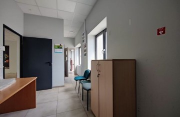 Do wynajęcia lokal handlowo-usługowy na parterze, pow. 110m2