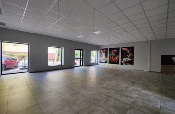 Do wynajęcia lokal handlowo-usługowy na parterze, pow. 110m2