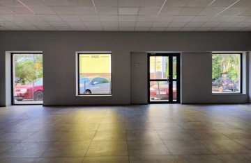 Do wynajęcia lokal handlowo-usługowy na parterze, pow. 110m2